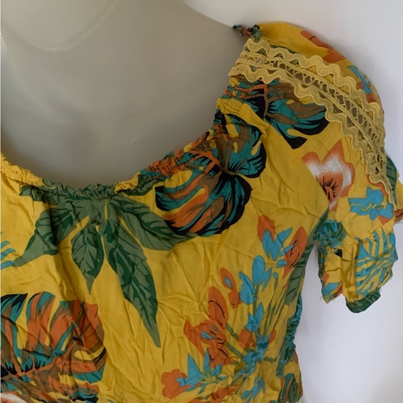 CYN By Cynthia Mehra Sunflower Hawaiian Crop Tops Set Of 2 Size S - Picture 7 of 8